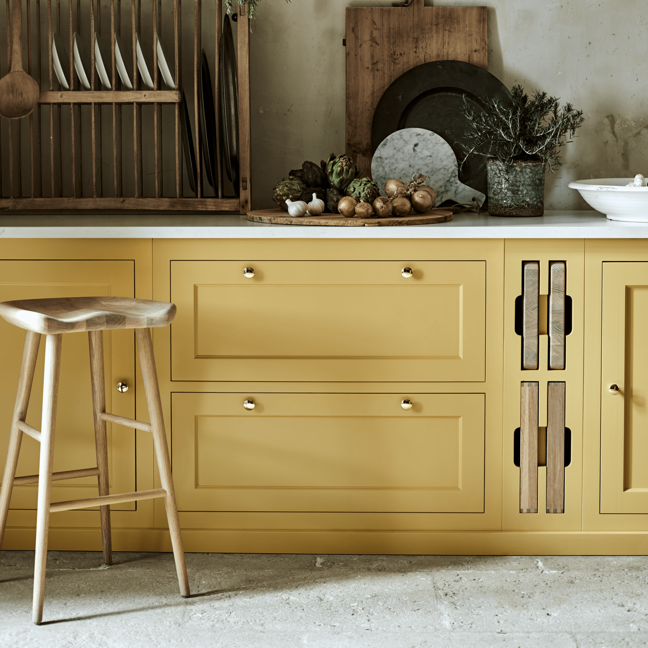 Pure Saffron Paint for Vibrant Home Decor - Neptune